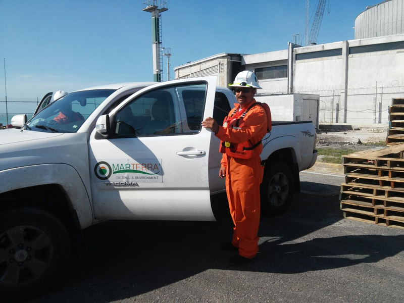 trasiego-de-combustoleo-de-buque-a-autotanque-marterraIMG 9755